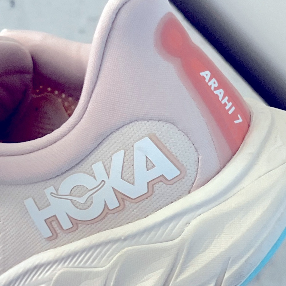 HOKA ARAHI 7 ladies size 9.5